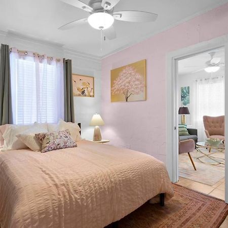 The Pink Oasis Waterfront 1 Bed Apt Tampa Exterior foto