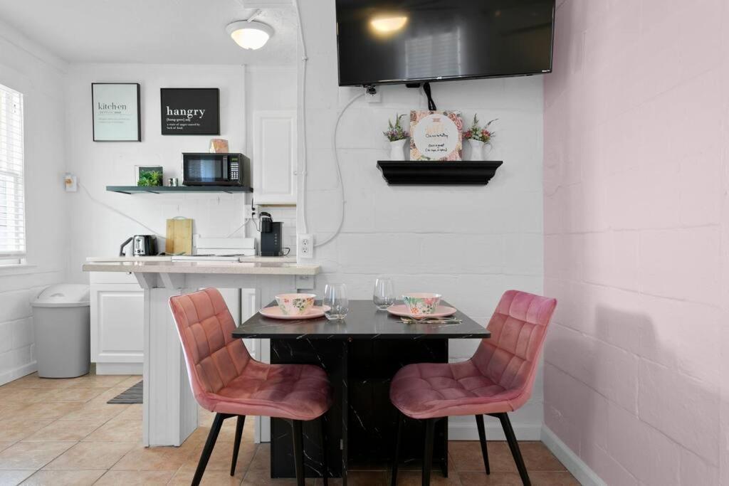 The Pink Oasis Waterfront 1 Bed Apt Tampa Exterior foto