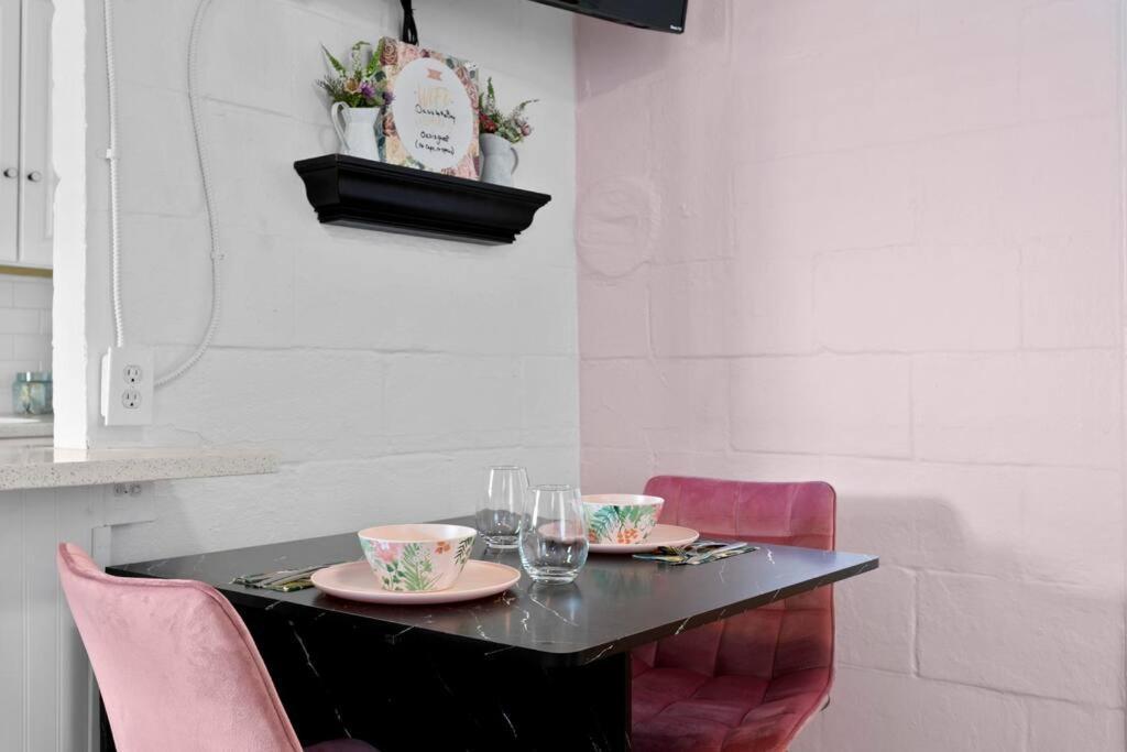 The Pink Oasis Waterfront 1 Bed Apt Tampa Exterior foto