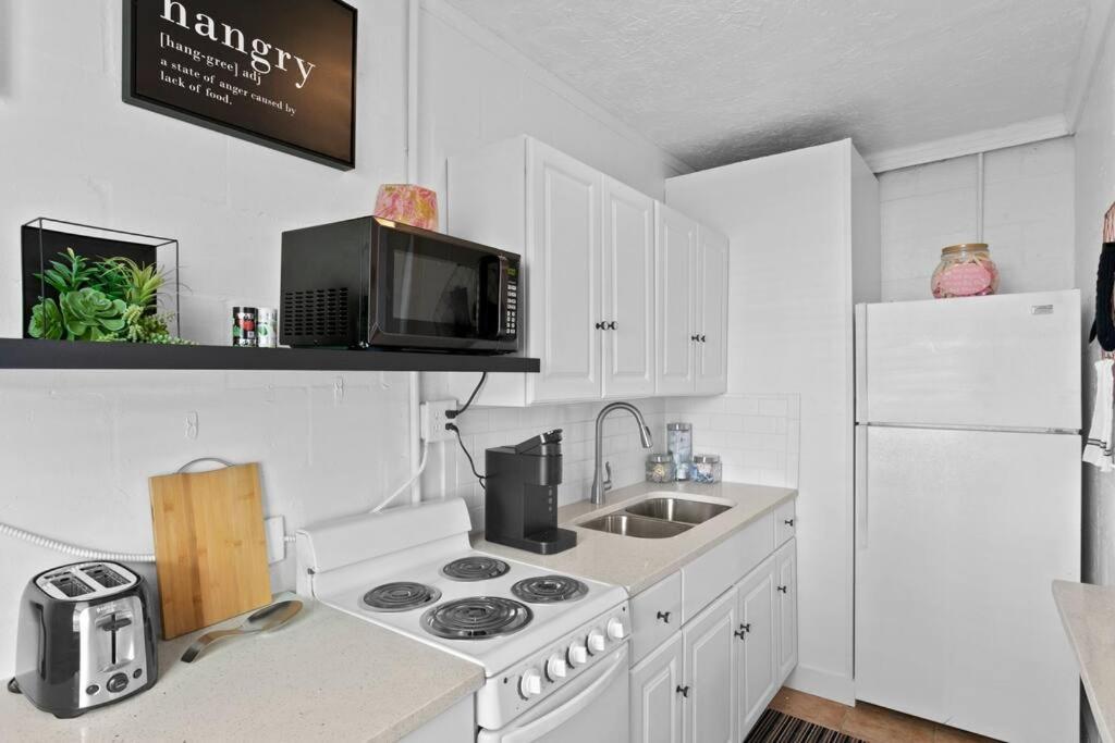 The Pink Oasis Waterfront 1 Bed Apt Tampa Exterior foto