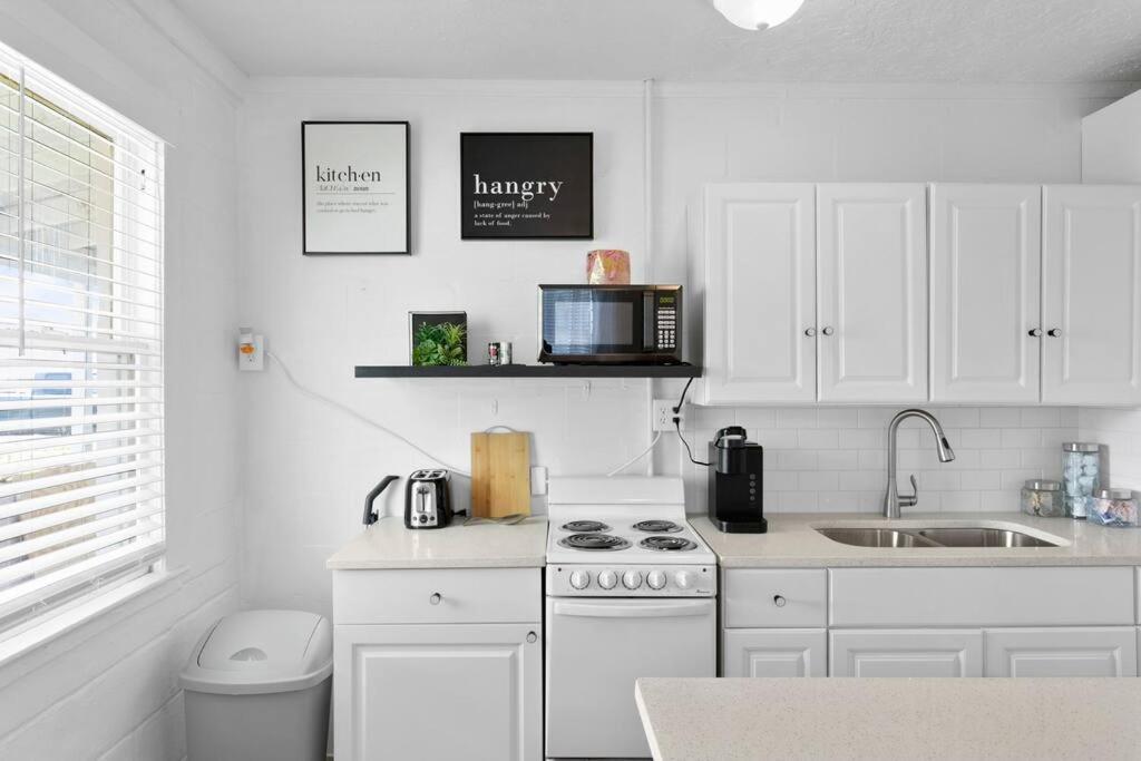 The Pink Oasis Waterfront 1 Bed Apt Tampa Exterior foto