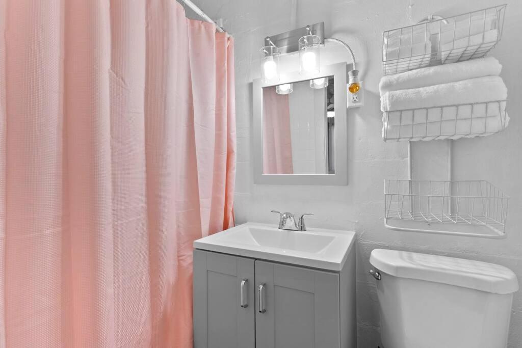 The Pink Oasis Waterfront 1 Bed Apt Tampa Exterior foto