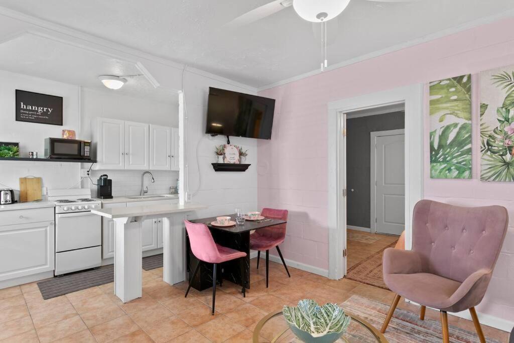 The Pink Oasis Waterfront 1 Bed Apt Tampa Exterior foto