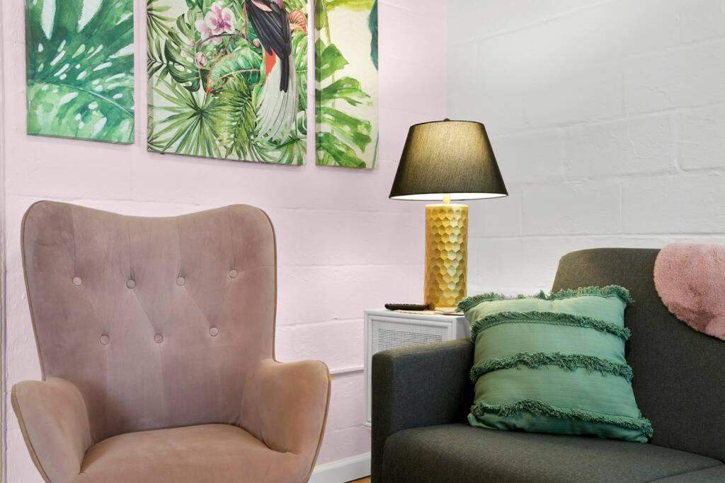 The Pink Oasis Waterfront 1 Bed Apt Tampa Exterior foto